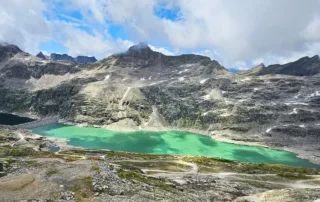 Das Top-Ausflugsziel in Flattach. Hochalpiner Blick auf den smaragdgrünen Speichersee und die umliegenden Berge des Mölltaler Gletschers in Kärnten.